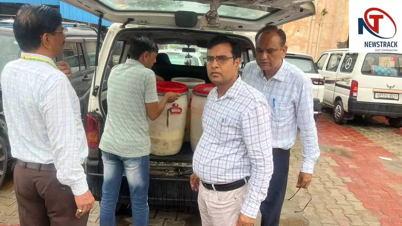 Baghpat News: 200 किलो संदिग्ध मिलावटी घी जब्त, मिड-डे मील किचन से भी लिए गए खाद्य पदार्थों के नमूने