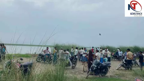 Kasganj News: भकरी घाट पर गंगा नदी में डूबा युवक, गोताखोरों की मदद से तलाश जारी Kasganj News: भकरी घाट पर गंगा नदी में डूबा युवक, गोताखोरों की मदद से तलाश जारी