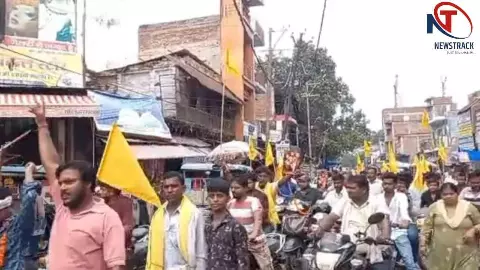 Mainpuri: महाराजा दक्ष प्रजापति जयंती पर शहर में निकली भव्य शोभायात्रा, समाज ने दिया एकता का संदेश Mainpuri: महाराजा दक्ष प्रजापति जयंती पर शहर में निकली भव्य शोभायात्रा, समाज ने दिया एकता का संदेश