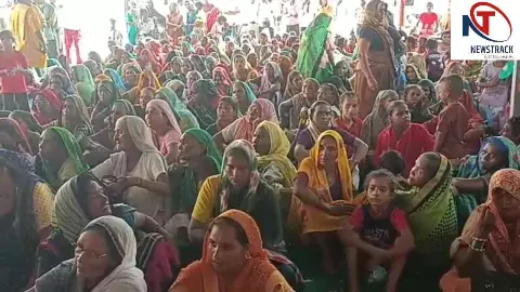 Pilibhit News: गुरु पूर्णिमा पर अलखेश्वर महादेव मंदिर में उमड़ा आस्था का सैलाब Pilibhit News: गुरु पूर्णिमा पर अलखेश्वर महादेव मंदिर में उमड़ा आस्था का सैलाब