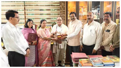 Jhansi News: डॉ. रिचा सेंगर को मिली पीएचडी उपाधि, नारीवादी मुद्दों पर किया शोध कार्य