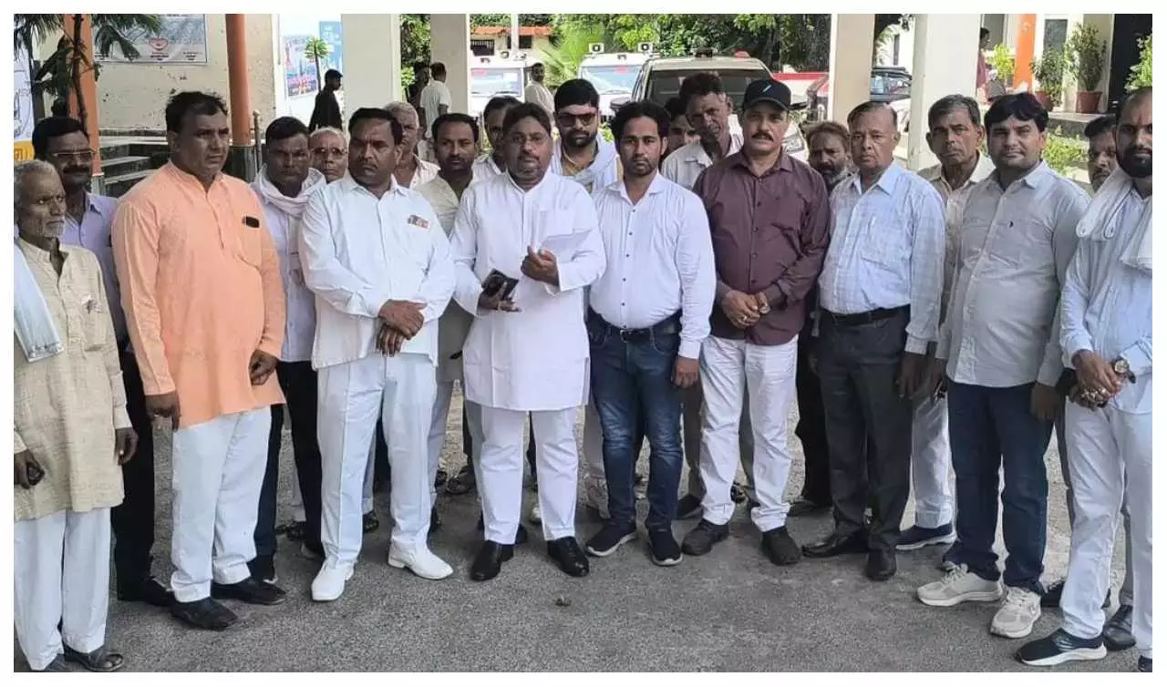 Gram Pradhan submits memorandum to DM regarding obstacles to development works in Gram Panchayats