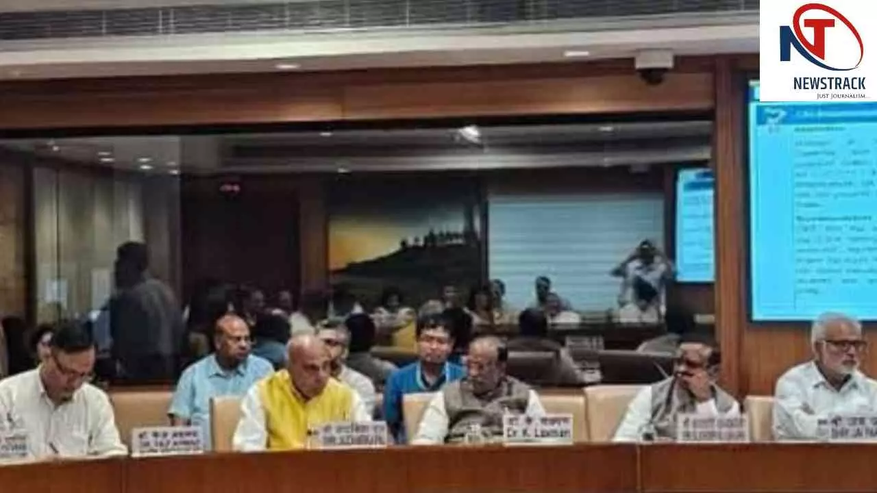 Siddharthnagar News: लोक लेखा समिति बैठक में सांसद जगदंबिका पाल ने उठाए जनहित और सुशासन के मुद्दे Siddharthnagar News: लोक लेखा समिति बैठक में सांसद जगदंबिका पाल ने उठाए जनहित और सुशासन के मुद्दे