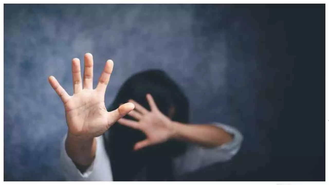 Mathura News: गोवर्धन में साधु वेशधारी पर नाबालिग से दुष्कर्म का आरोप, पुलिस जांच में जुटी