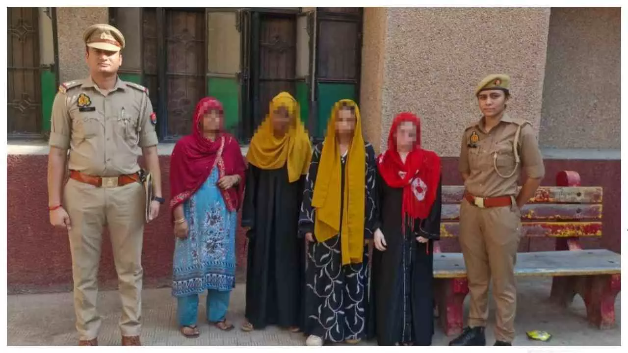 Aligarh News: पुलिस की बड़ी सफलता, छह घंटे में मिलीं लापता दो नाबालिग बहनें