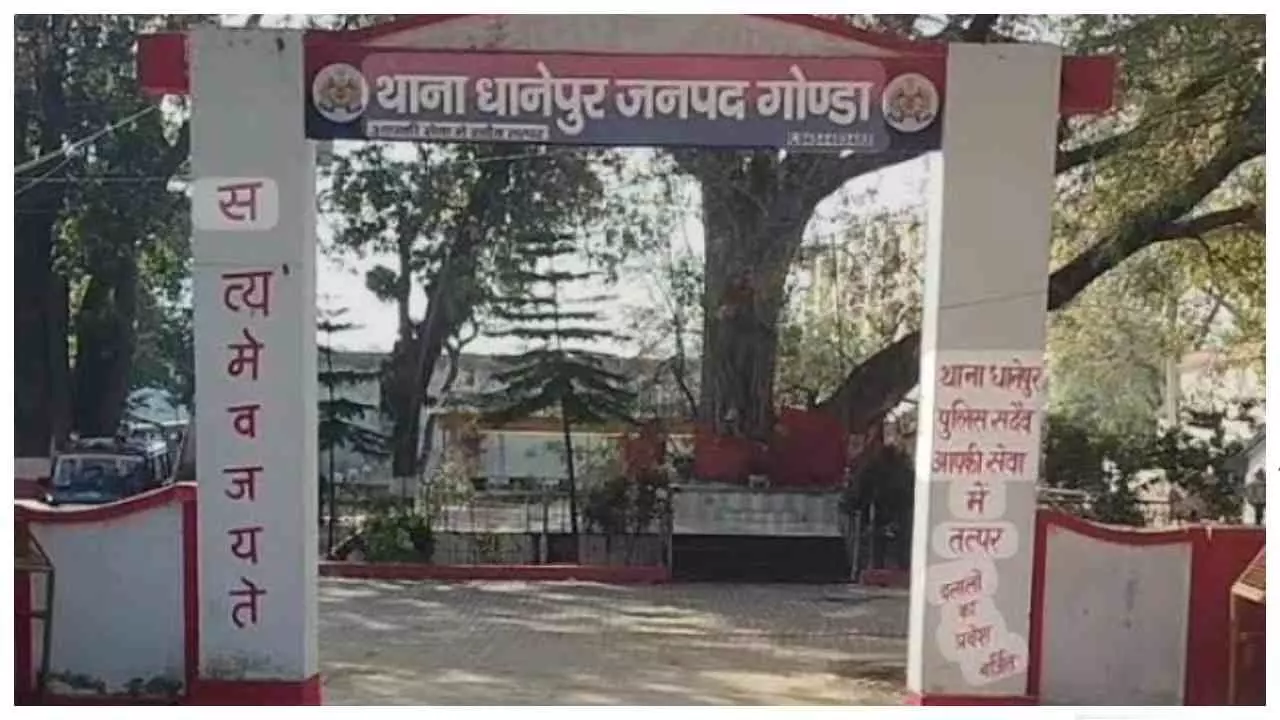 Gonda News: दो बच्चों की मां प्रेमी संग फरार, एक माह के बच्चे को घर छोड़ा Gonda News: दो बच्चों की मां प्रेमी संग फरार, एक माह के बच्चे को घर छोड़ा
