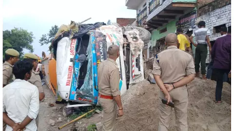 Intrusion into unruly container houses, four houses damaged, father-son killed Intrusion into unruly container houses, four houses damaged, father-son killed