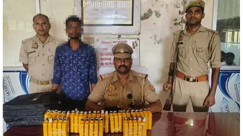 Bihar smuggler arrested with 40 bottles of illegal liquor in Chandauli