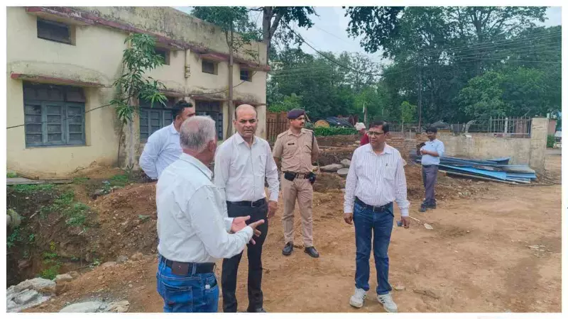 Jhansi News: डीआरएम ने झांसी रेलवे स्टेशन के विकास कार्यों का किया निरीक्षण, दिए निर्देश