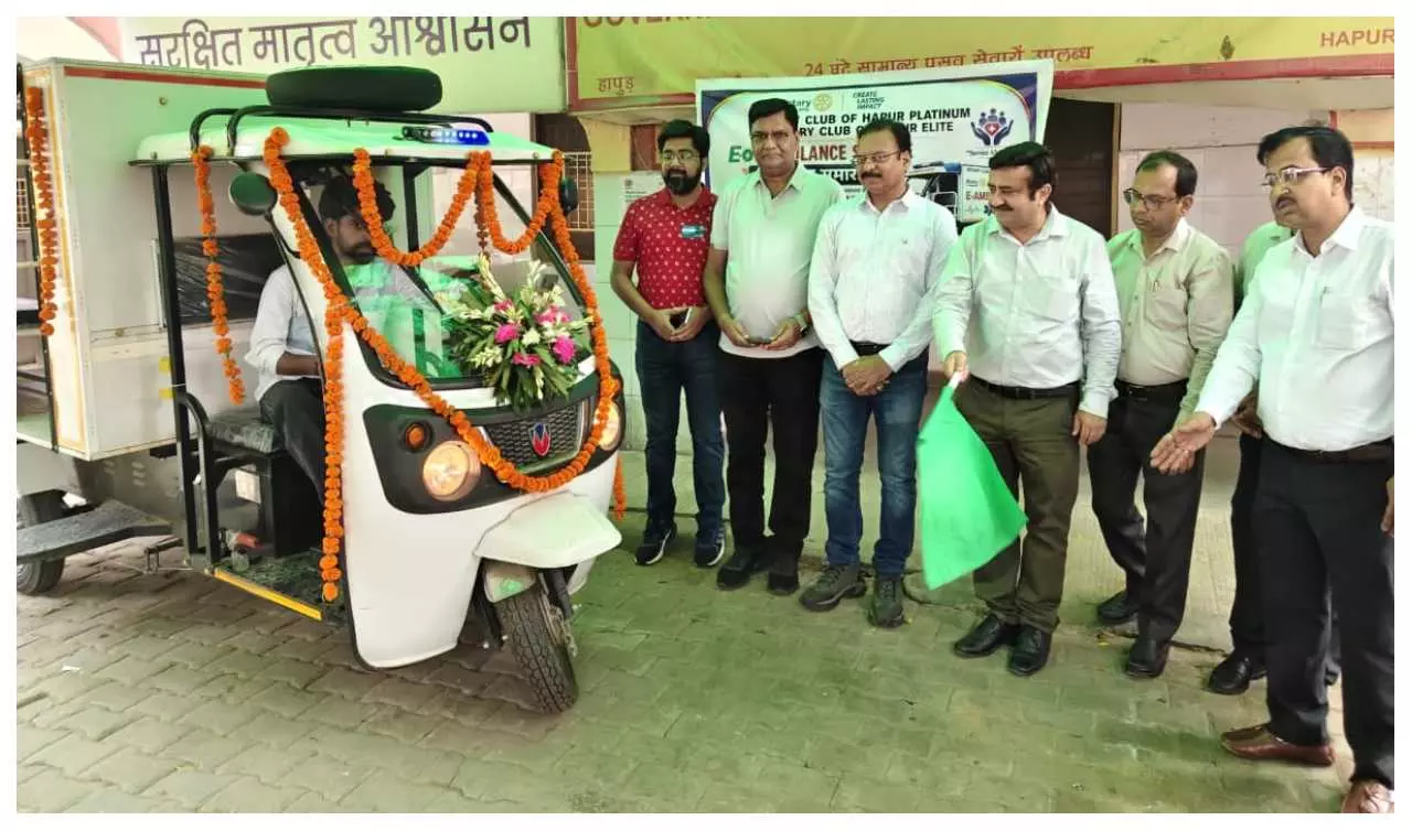 Free e-rickshaw ambulance service launched Free e-rickshaw ambulance service launched