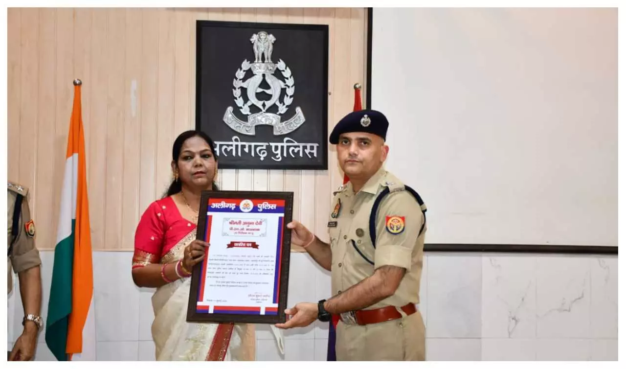 emotional farewell given to policemen with honor