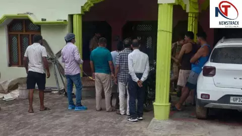 Sitapur News: काकोरी गांव में चली गोली, 75 वर्षीय बुजुर्ग की मौत, पुलिस जांच में जुटी Sitapur News: काकोरी गांव में चली गोली, 75 वर्षीय बुजुर्ग की मौत, पुलिस जांच में जुटी