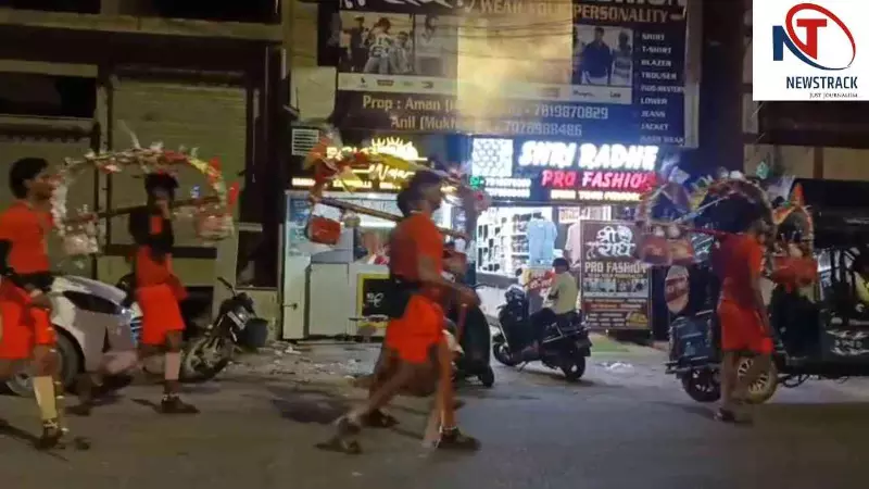 Etah News: कांवड़ मार्ग पर मीट की दुकान खुली होने का वीडियो वायरल, शासनादेश के पालन पर उठे सवाल