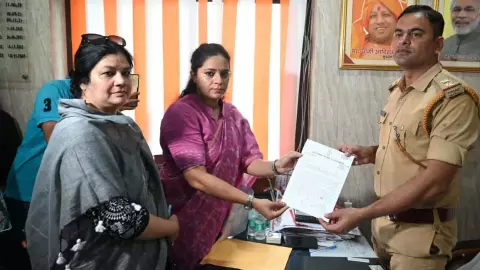 गटर जेनरेशन टिप्पणी पर घिरीं कंगना रनौत, लखनऊ में FIR की मांग, कांग्रेस ने खोला मोर्चा