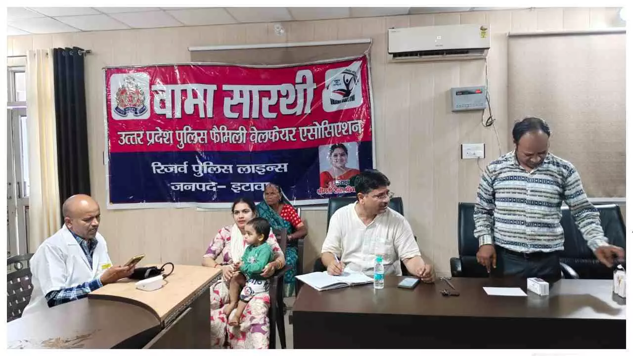 Etawah News: पुलिस परिवारों की सेहत का ख्याल, इटावा में वामा सारथी ने लगाया स्वास्थ्य शिविर