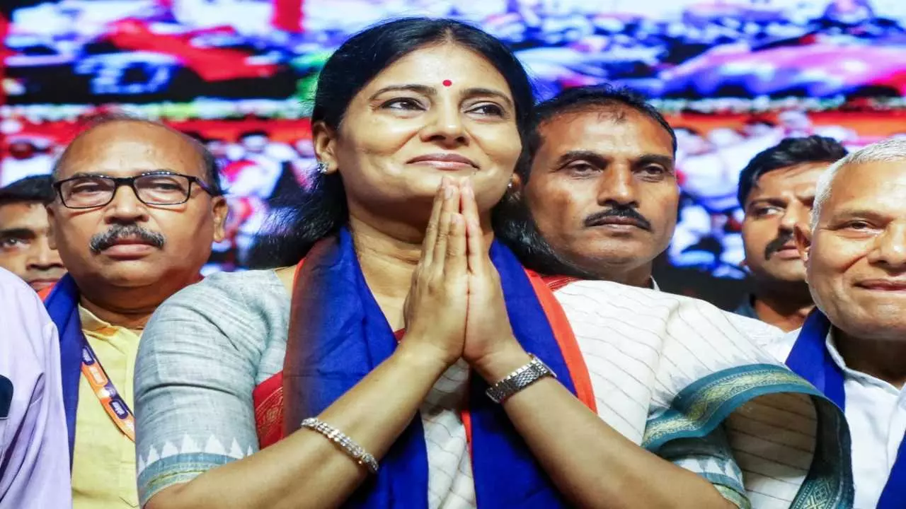 UP चुनाव में अनुप्रिया पटेल किसके साथ? खुद सबसे बड़े सस्पेंस से उठाया पर्दा, फूंका चुनावी बिगुल UP चुनाव में अनुप्रिया पटेल किसके साथ? खुद सबसे बड़े सस्पेंस से उठाया पर्दा, फूंका चुनावी बिगुल
