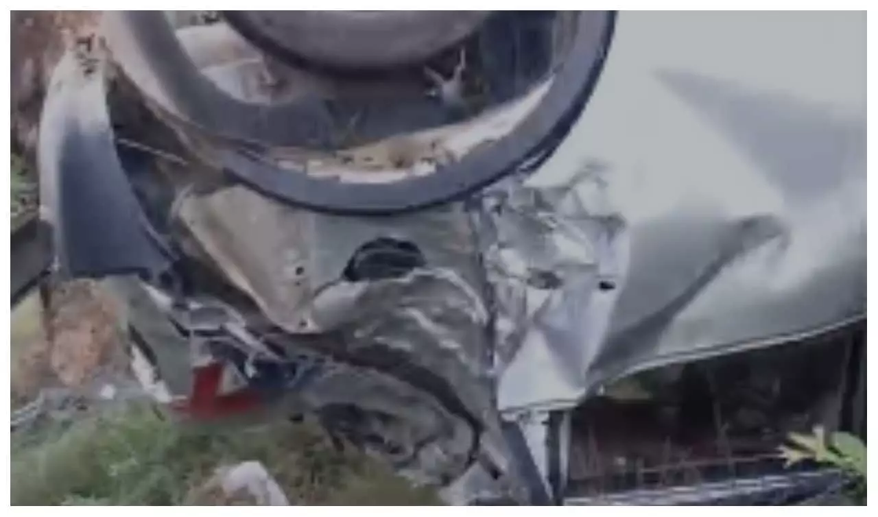 car collides with tree, kills one, injures three