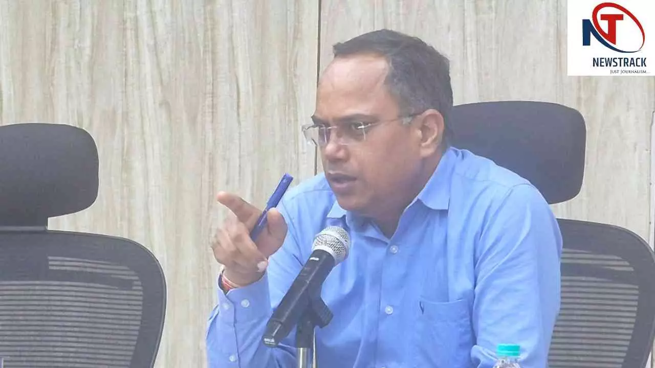 Aligarh: लखपति दीदी अभियान तेज, 72 हजार महिलाएं बनीं आत्मनिर्भर, सीडीओ ने सुस्त अफसरों पर कसा शिकंजा