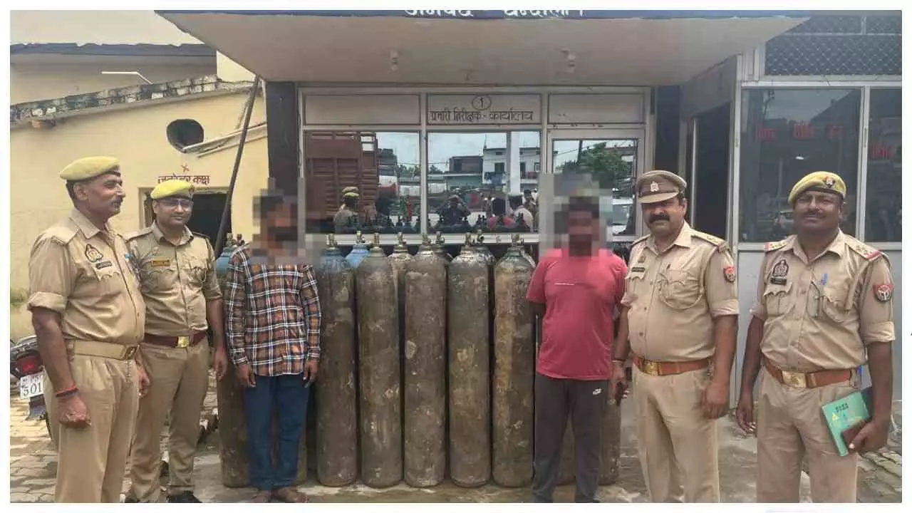 Chandauli: 24 घंटे में चोरी का पर्दाफाश, बिहार के दो तस्कर पकड़े, अवैध शराब जब्त, वारंटी भी गिरफ्तार