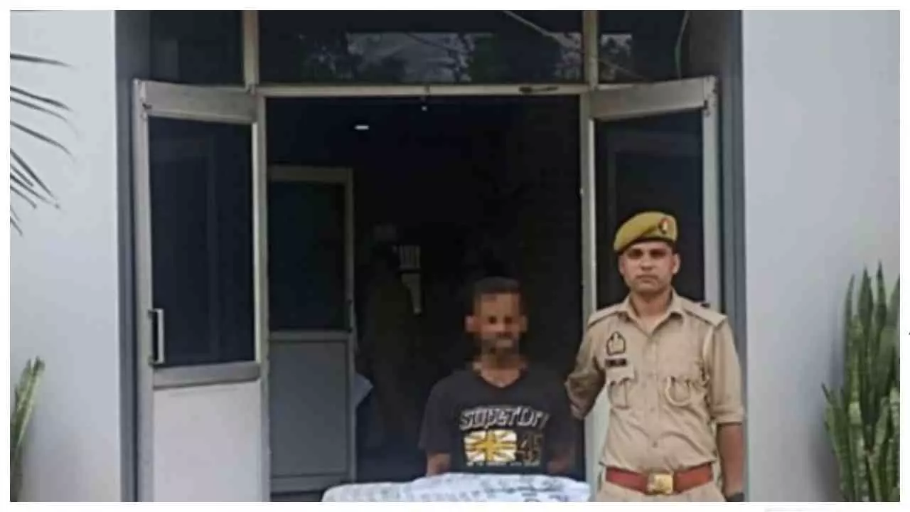 Aligarh News: शराब ठेके की चोरी का खुलासा, शातिर चोर गिरफ्तार, 4 पेटी देशी शराब बरामद Aligarh News: शराब ठेके की चोरी का खुलासा, शातिर चोर गिरफ्तार, 4 पेटी देशी शराब बरामद