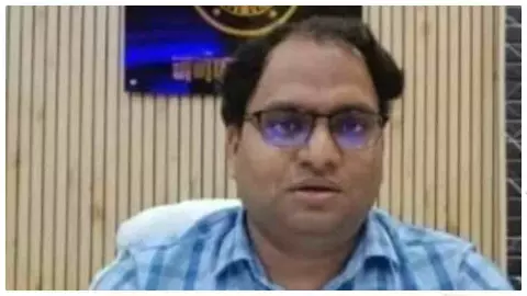 Chandauli News: स्कूलों में शारीरिक दंड पर सख्ती, शिकायत पर शिक्षक के खिलाफ होगी एफआईआर और कार्रवाई Chandauli News: स्कूलों में शारीरिक दंड पर सख्ती, शिकायत पर शिक्षक के खिलाफ होगी एफआईआर और कार्रवाई