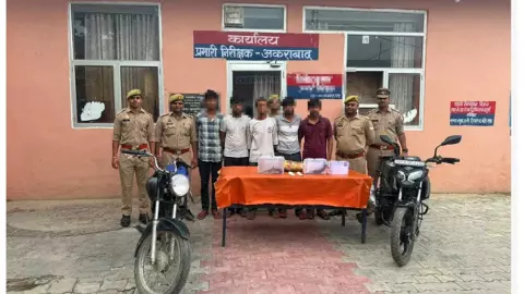 Loot gang exposed in Aligarh Loot gang exposed in Aligarh