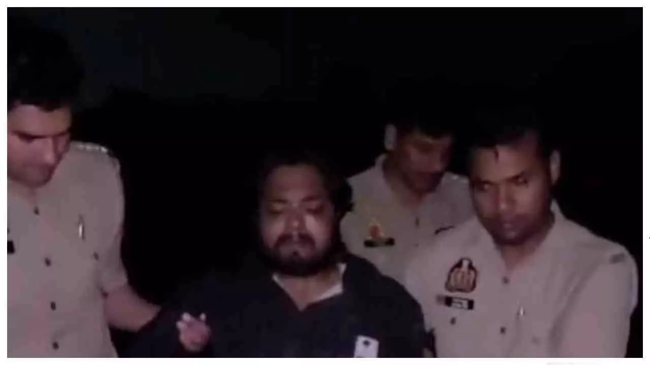Bulandshahr News: मुठभेड़ में दो चैन स्नैचर गिरफ्तार, आदिल के पैर में लगी गोली, बाइक व तमंचा बरामद