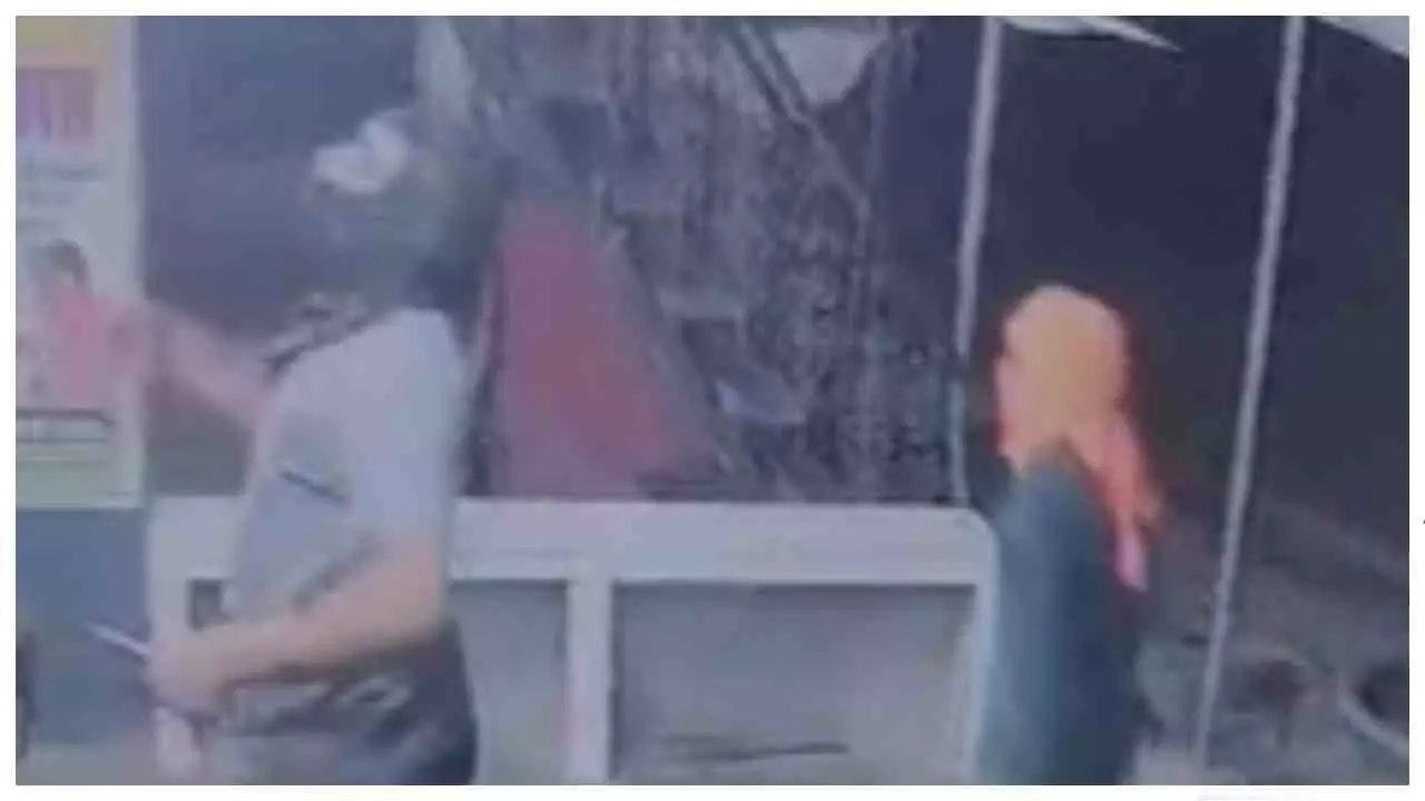 Raebareli News: तकिया चौराहे पर 5 सर्राफा दुकानों में लाखों की चोरी, CCTV-DVR भी ले गए चोर Raebareli News: तकिया चौराहे पर 5 सर्राफा दुकानों में लाखों की चोरी, CCTV-DVR भी ले गए चोर