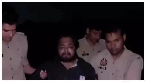 Bulandshahr News: मुठभेड़ में दो चैन स्नैचर गिरफ्तार, आदिल के पैर में लगी गोली, बाइक व तमंचा बरामद