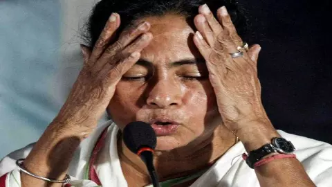 BJP ने ममता दीदी को किया पाई-पाई का मोहताज! ED ने फ्रीज किए 440 करोड़, TMC प्रमुख का वीडियो वायरल BJP ने ममता दीदी को किया पाई-पाई का मोहताज! ED ने फ्रीज किए 440 करोड़, TMC प्रमुख का वीडियो वायरल