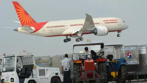फ्लाइट AI2379 में खौफनाक सफर...एयर इंडिया कांड में एक्शन में DGCA! ब्लैक बॉक्स जब्त, जांच शुरू