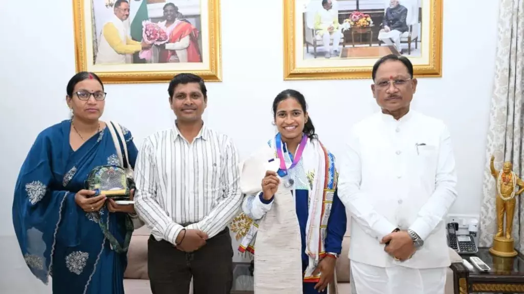 ज्ञानेश्वरी यादव को छत्तीसगढ़ सरकार का बड़ा सम्मान, ₹30 लाख इनाम और DSP पद पर आउट-ऑफ-टर्न प्रमोशन ज्ञानेश्वरी यादव को छत्तीसगढ़ सरकार का बड़ा सम्मान, ₹30 लाख इनाम और DSP पद पर आउट-ऑफ-टर्न प्रमोशन