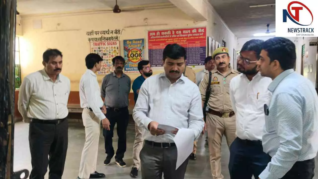 Etah News: डीएम का एआरटीओ कार्यालय पर औचक निरीक्षण, रिकॉर्ड जांचे, लापरवाही पर कार्रवाई की चेतावनी Etah News: डीएम का एआरटीओ कार्यालय पर औचक निरीक्षण, रिकॉर्ड जांचे, लापरवाही पर कार्रवाई की चेतावनी