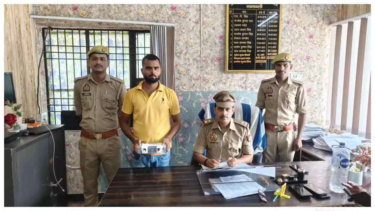 Chandauli News: 25 हजार का इनामी गो-तस्कर गिरफ्तार, 187 करोड़ के नेटवर्क का खुलासा Chandauli News: 25 हजार का इनामी गो-तस्कर गिरफ्तार, 187 करोड़ के नेटवर्क का खुलासा