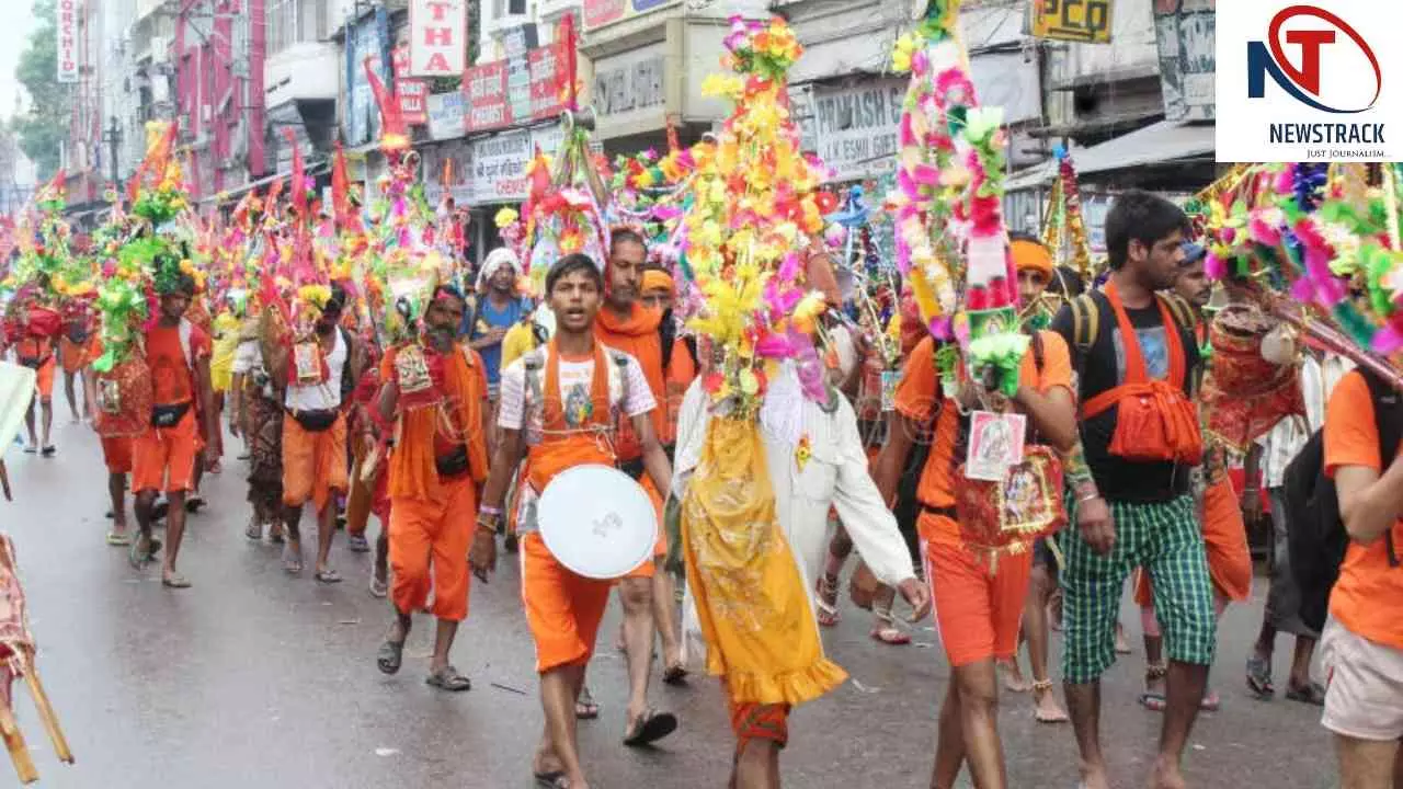 Hapur News: अब नहीं रुकेगी शिवभक्तों की आस्था! कांवड़ टूटी तो पुलिस देगी नई कांवड़ और गंगाजल Hapur News: अब नहीं रुकेगी शिवभक्तों की आस्था! कांवड़ टूटी तो पुलिस देगी नई कांवड़ और गंगाजल