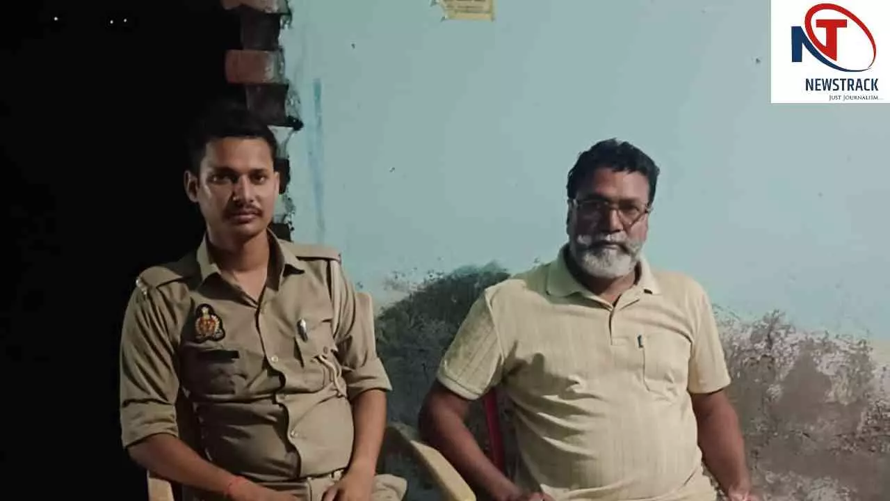 Chandauli News: किसान पंचायत रोकने के लिए महासभा के जिलाध्यक्ष के घर पर पुलिस का पहरा Chandauli News: किसान पंचायत रोकने के लिए महासभा के जिलाध्यक्ष के घर पर पुलिस का पहरा