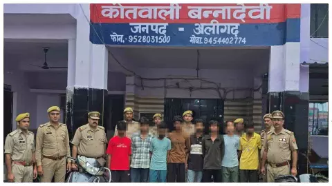 Aligarh News: पुलिस से भिड़े 8 असलहाबाज गिरफ्तार, पिस्टल-तमंचे और 77 कारतूस बरामद