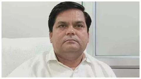 Gonda News: गोंडा में खनन अधिकारी पर हमला: 3 गिरफ्तार, सरगना फरार, जेसीबी से कुचलने की कोशिश Gonda News: गोंडा में खनन अधिकारी पर हमला: 3 गिरफ्तार, सरगना फरार, जेसीबी से कुचलने की कोशिश