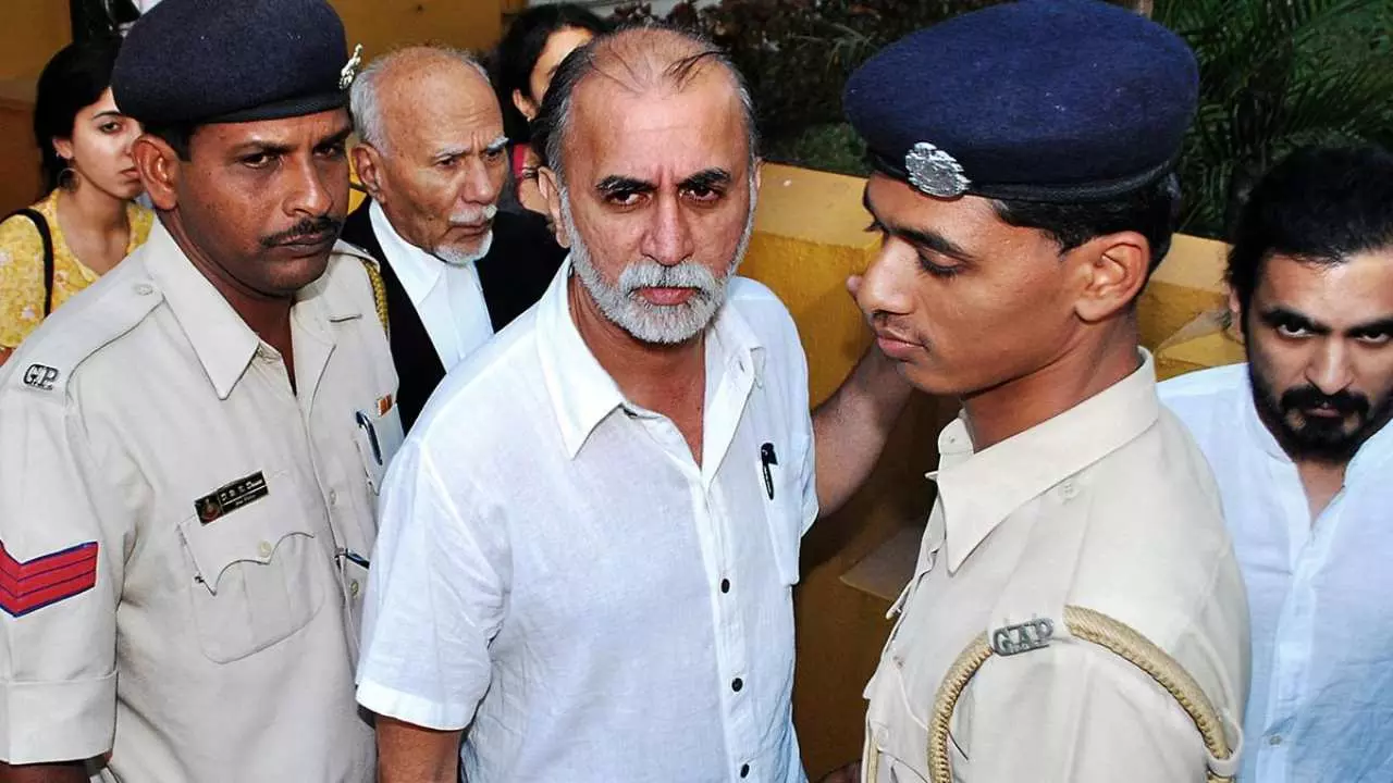 लिफ्ट कांड केस में तरुण तेजपाल को बड़ा झटका, बॉम्बे HC ने पलटा फैसला, सुनाई 10 साल की कैद और... लिफ्ट कांड केस में तरुण तेजपाल को बड़ा झटका, बॉम्बे HC ने पलटा फैसला, सुनाई 10 साल की कैद और...