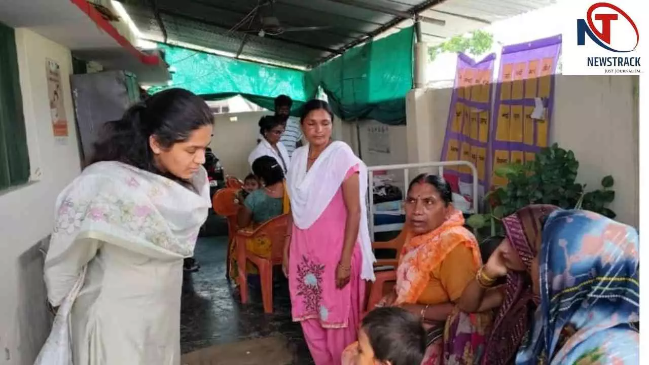 Shravasti News: मौसम बदलते ही बढ़े मरीज, डीएम ने स्वास्थ्य केंद्रों का किया औचक निरीक्षण Shravasti News: मौसम बदलते ही बढ़े मरीज, डीएम ने स्वास्थ्य केंद्रों का किया औचक निरीक्षण