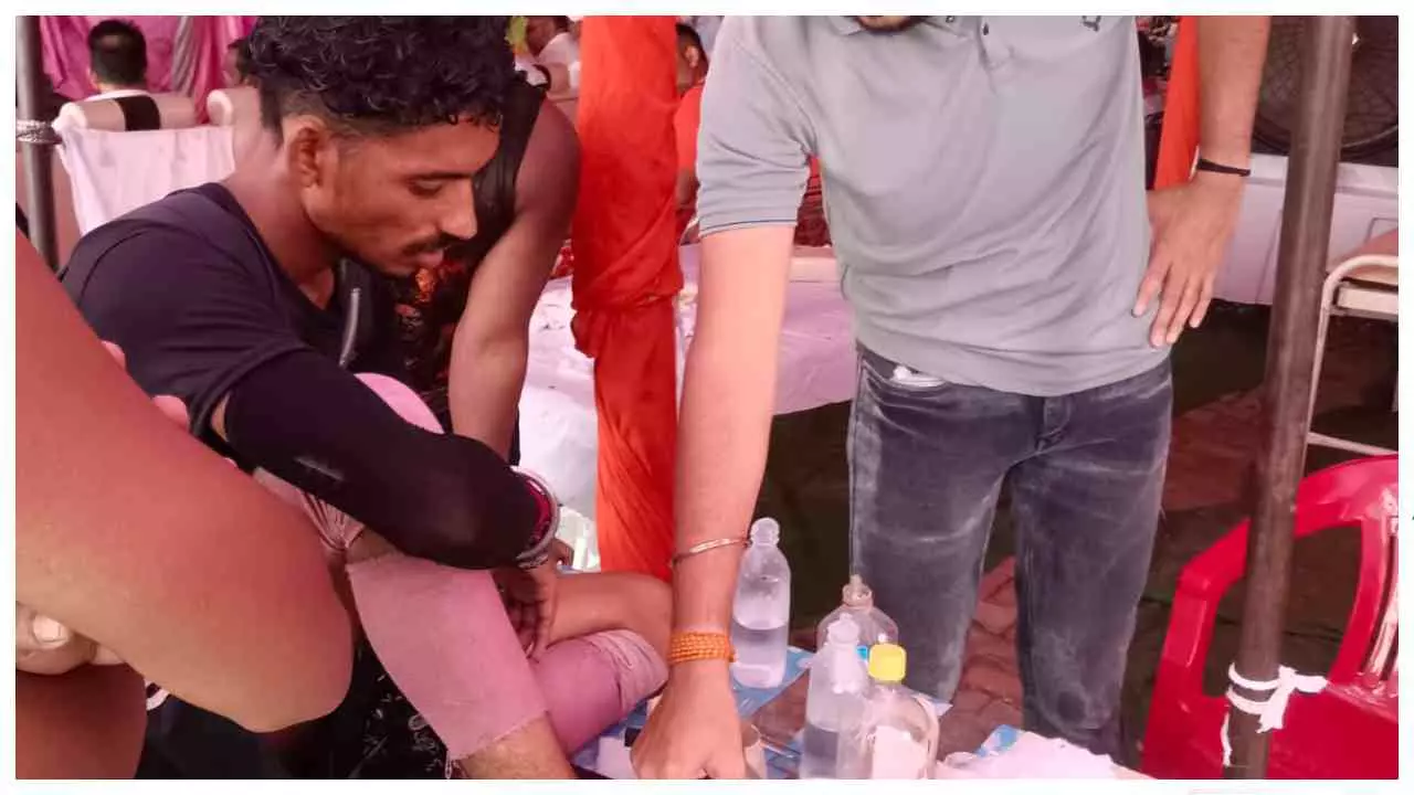 Meerut News: कांवड़ मार्गों पर बाइक एंबुलेंस बनीं लाइफलाइन, मिनटों में मिल रहा इलाज Meerut News: कांवड़ मार्गों पर बाइक एंबुलेंस बनीं लाइफलाइन, मिनटों में मिल रहा इलाज