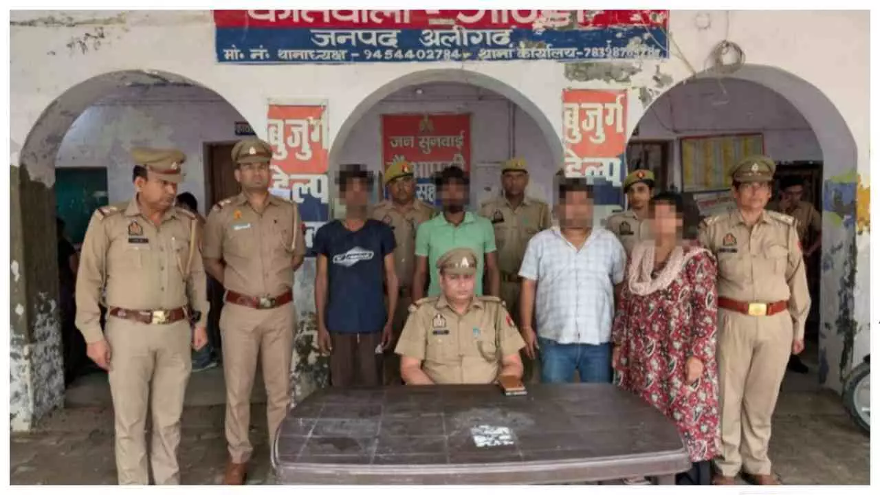 Aligarh News: नाबालिग से दुष्कर्म के बाद कथित जबरन गर्भपात, डॉक्टर दंपति समेत 4 गिरफ्तार Aligarh News: नाबालिग से दुष्कर्म के बाद कथित जबरन गर्भपात, डॉक्टर दंपति समेत 4 गिरफ्तार