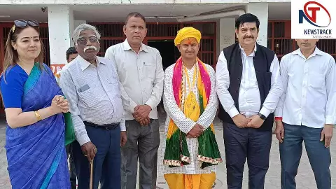 Mathura News: कांवड़ियों पर मौलाना के कथित बयान से संत नाराज, कार्रवाई की मांग उठी
