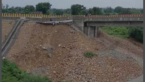 overbridge-approach-road-damaged-in-first-rain