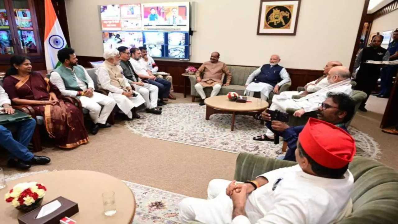PM मोदी की 45 सांसदों संग चाय पर चर्चा, TMC-उद्धव के बागियों से की ख़ास मुलाकात, दिया बड़ा संदेश