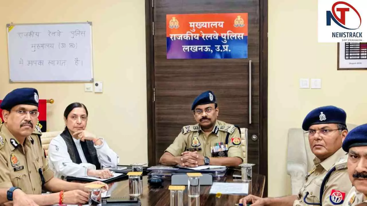 Jhansi: राज्य स्तरीय रेलवे सुरक्षा समिति बैठक, डीजी रेलवे ने जीआरपी के तकनीकी आधुनिकीकरण पर दिया जोर