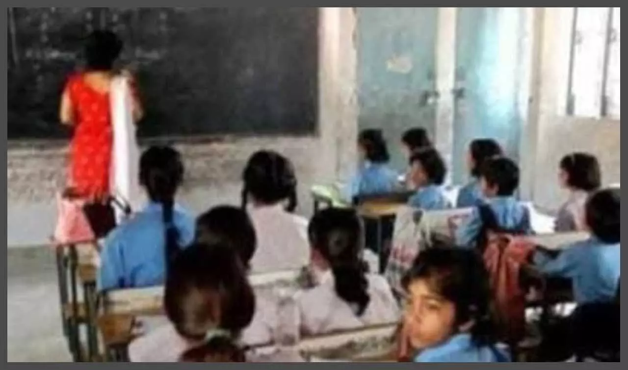 School opened between Kanwar holidays in Hapur, administration closes School opened between Kanwar holidays in Hapur, administration closes