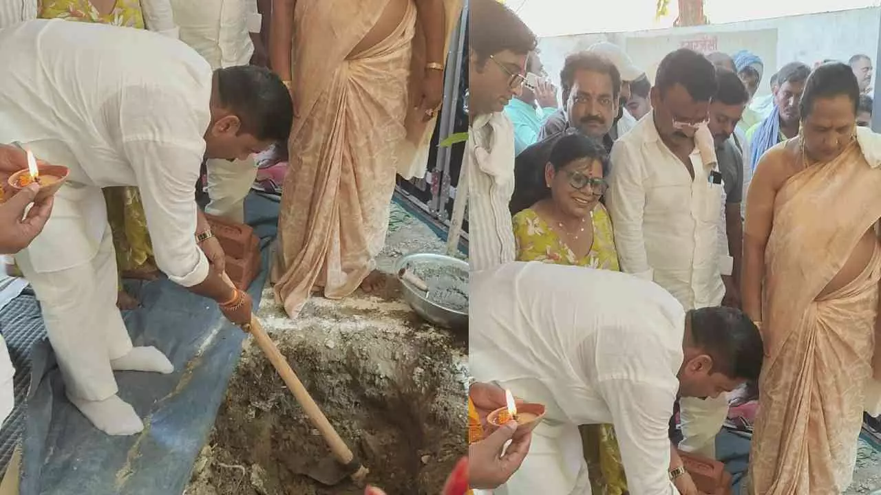 Chandauli News: मुगलसराय में 8.80 करोड़ के नगर पालिका भवन का भूमि पूजन, विधायक ने किया शुभारंभ Chandauli News: मुगलसराय में 8.80 करोड़ के नगर पालिका भवन का भूमि पूजन, विधायक ने किया शुभारंभ