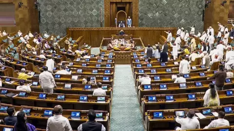 Parliament Monsoon Session: छात्र प्रदर्शन और राम मंदिर दान विवाद पर आज फिर हंगामे के आसार, लोकसभा में पेश होंगे दो अहम बिल Parliament Monsoon Session: छात्र प्रदर्शन और राम मंदिर दान विवाद पर आज फिर हंगामे के आसार, लोकसभा में पेश होंगे दो अहम बिल