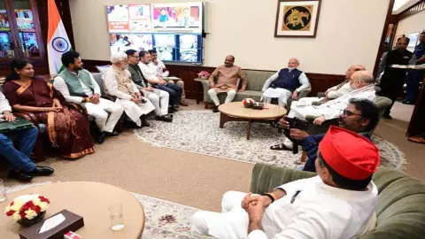 PM मोदी की 45 सांसदों संग चाय पर चर्चा, TMC-उद्धव के बागियों से की ख़ास मुलाकात, दिया बड़ा संदेश